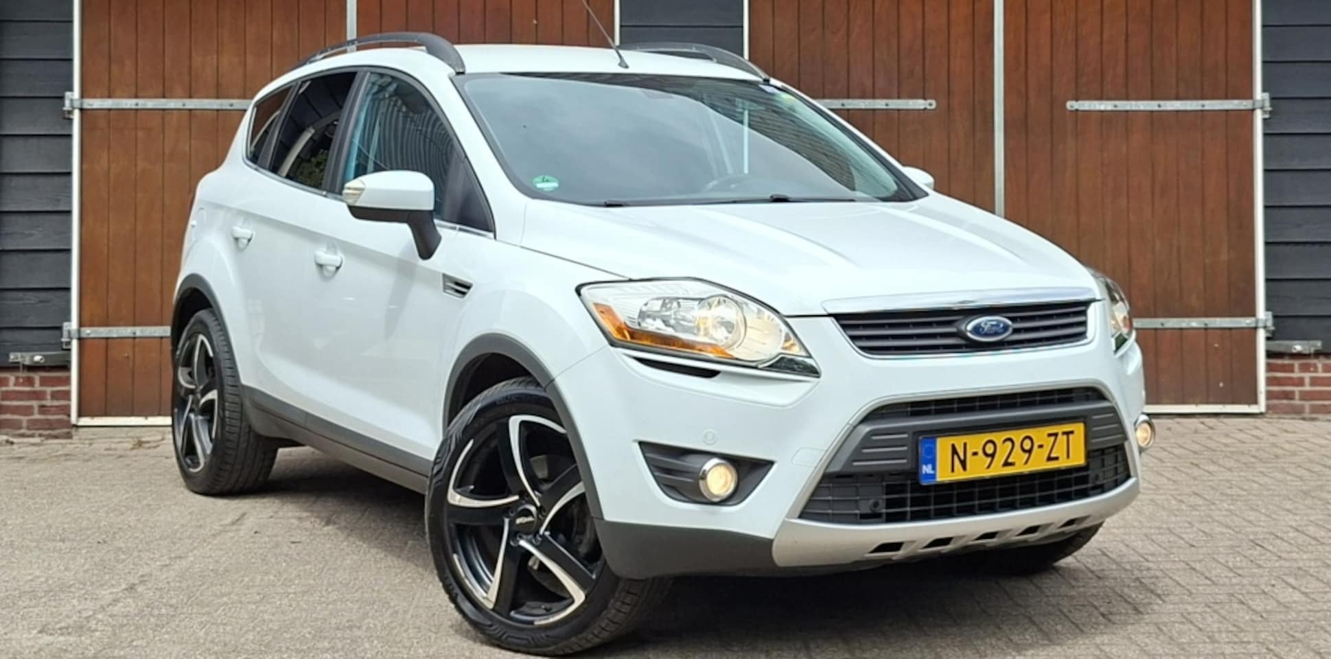 Ford Kuga - 2.5 20V Titanium | Automaat | Trekhaak | Onderhoudsboekjes | Key - AutoWereld.nl