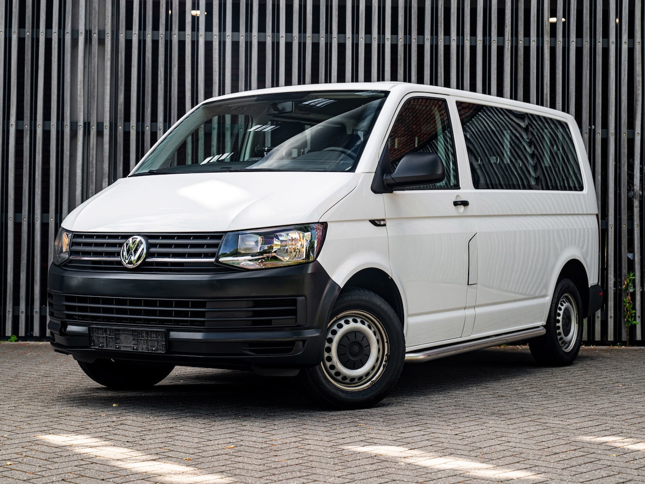 Volkswagen Transporter Kombi - 2.0 TSi 150pk 9-Pers. L1 CNG |EX BTW| Airco| - AutoWereld.nl
