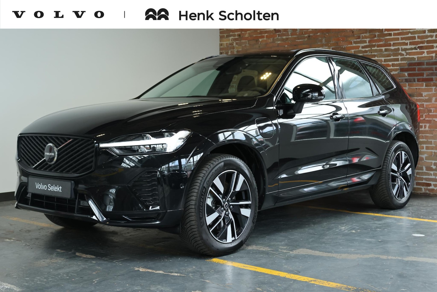 Volvo XC60 - T6 Plug-in hybrid AWD Plus Dark | Head-Up display | Semi-Electrische Wegklapbare trekhaak - AutoWereld.nl