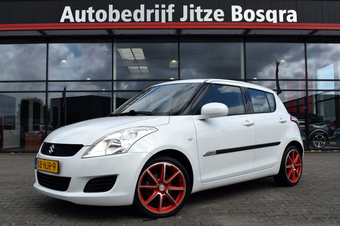 Suzuki Swift - 1.2 Comfort EASSS Airco | Originele Audio | Afn. Trekhaak | Stoelverwarming | Volledig Ond - AutoWereld.nl