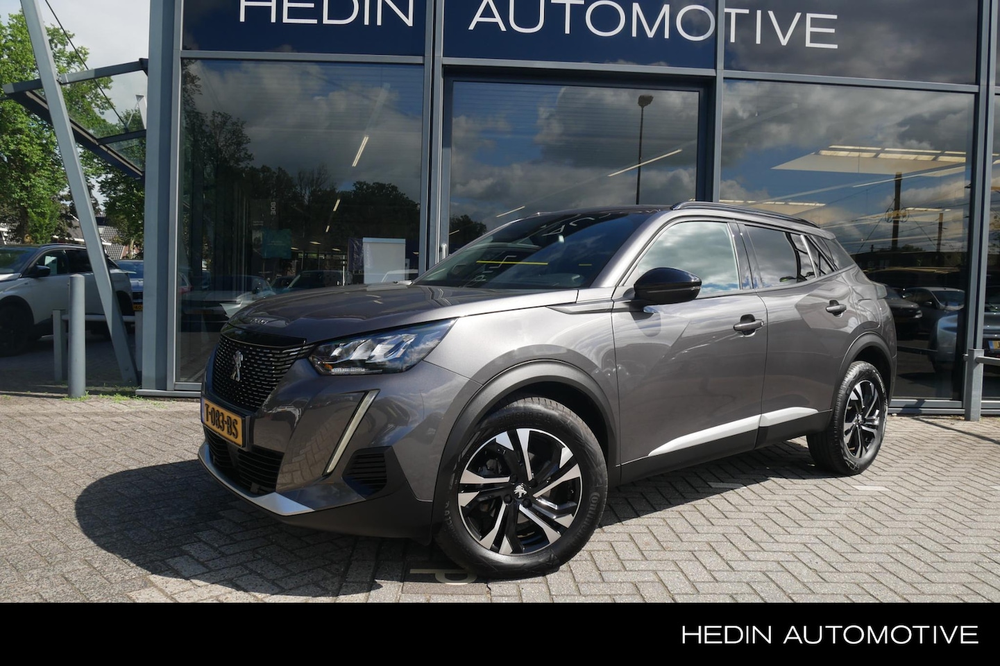 Peugeot 2008 - 1.2 130PK Allure Pack Automaat | | 9200 KM! | Trekhaak | Camera | Navigatie | Climate cont - AutoWereld.nl