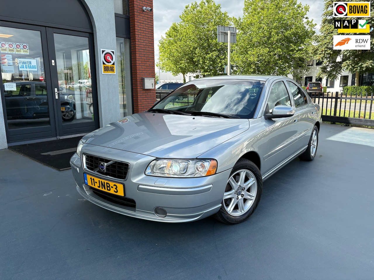 Volvo S60 - 2.4 Drivers Edition LEDER NAVI LMV - AutoWereld.nl
