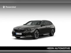 BMW 5-serie Touring - 530e M Sport Pro | Trekhaak | Panoramadak | Driving Assistant | Innovation Pack | Travel P