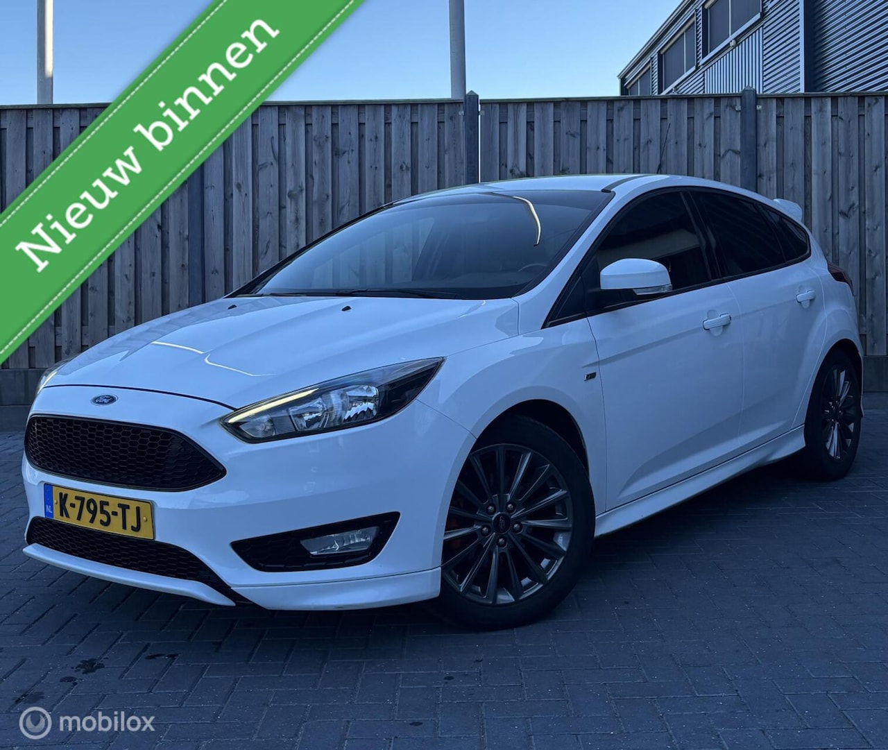 Ford Focus - 1.0 Titanium/ST-LINE/CRUISE CONTROL/PDC/TREKHAAK/ - AutoWereld.nl