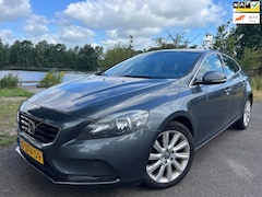 Volvo V40 - 1.6 D2 Momentum | Airco | Bluetooth | Navi| Trekhaak
