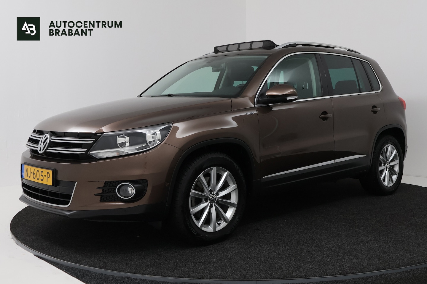 Volkswagen Tiguan - 1.4 TSI Sport Edition (PANORAMADAK, CAMERA, PARKEERHULP, STUURBEDIENING, MULTIMEDIA, PARKE - AutoWereld.nl