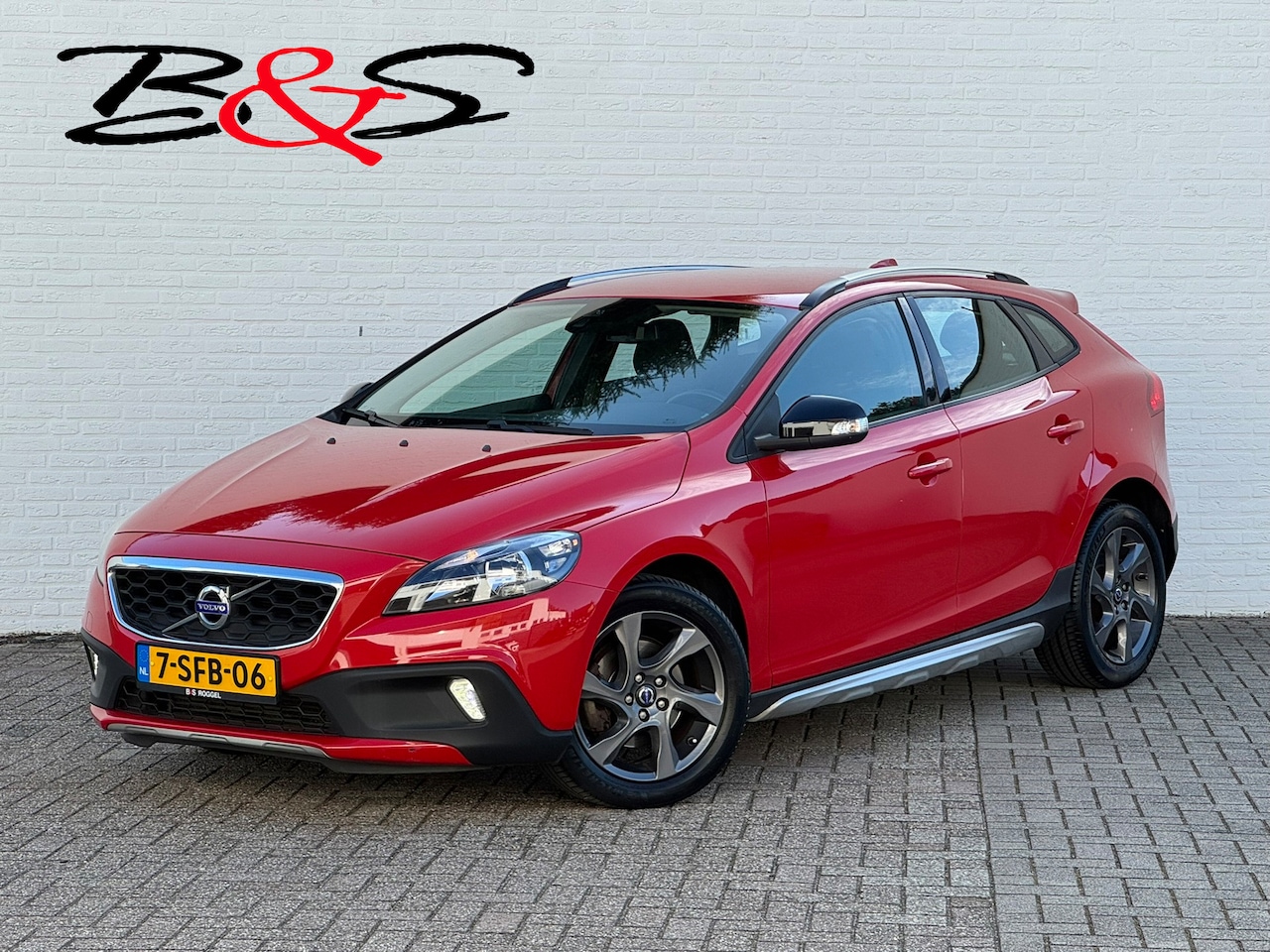 Volvo V40 Cross Country - 1.6 T4 Kinetic Clima Navi 180PK City-Safe Lichtmetalen Velgen - AutoWereld.nl