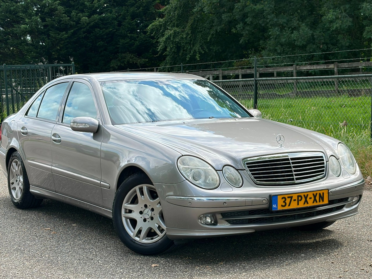 Mercedes-Benz E-klasse - 240 Avantgarde /Xenon/NAP/Automaat/Trekhaak/ - AutoWereld.nl