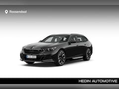 BMW i5 Touring - eDrive40 M Sport Edition 84 kWh M Sport Pro | Trekhaak | Panoramadak | Driving Assistant |