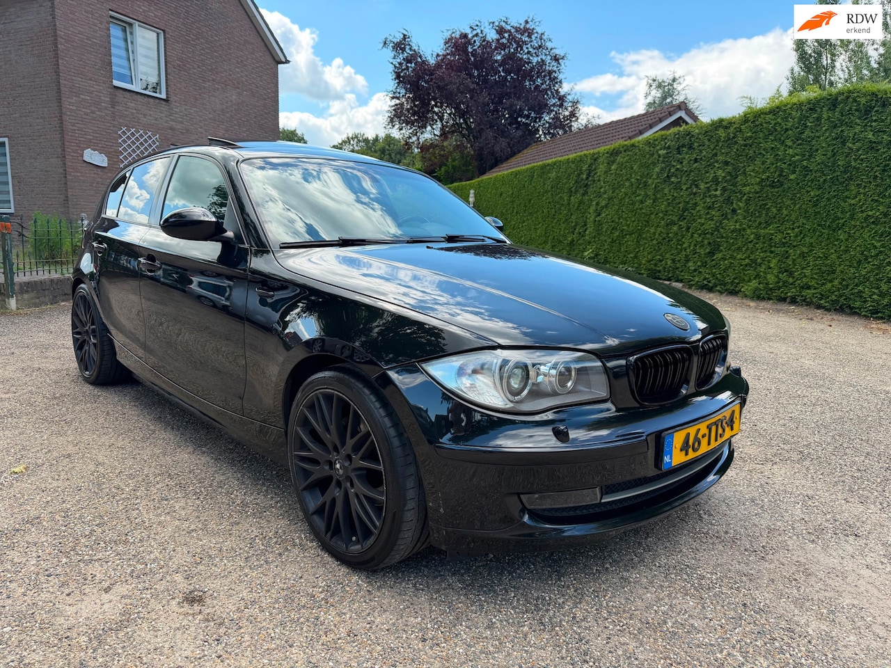BMW 1-serie - 120d High Executive automaat - AutoWereld.nl