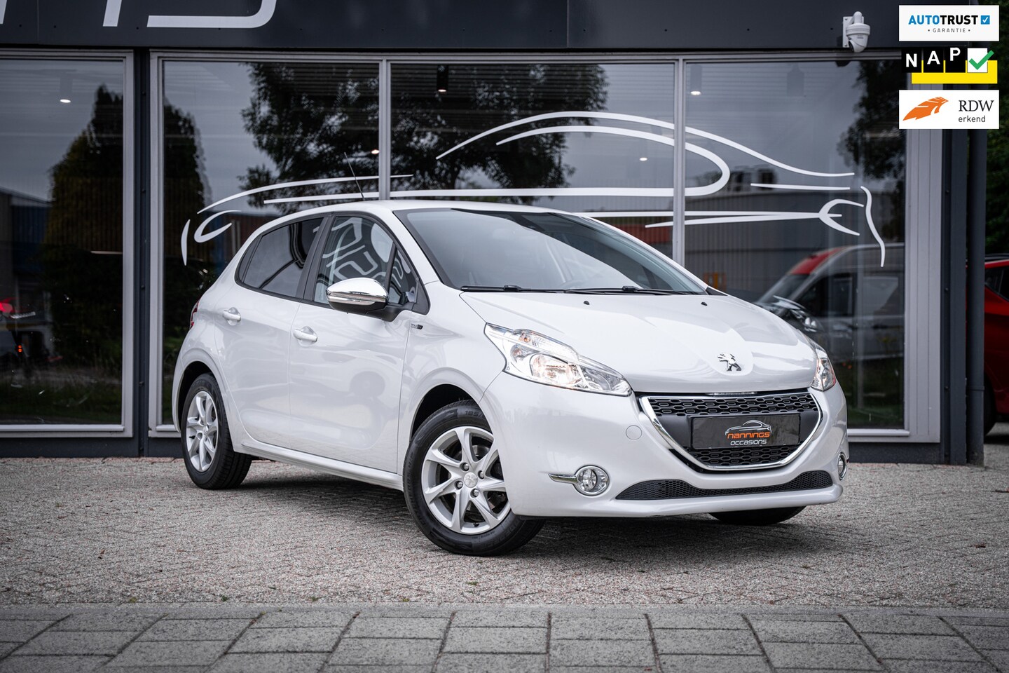 Peugeot 208 - 1.2 PureTech Style Pack|Cruise|Navi|Climate|PDC| - AutoWereld.nl