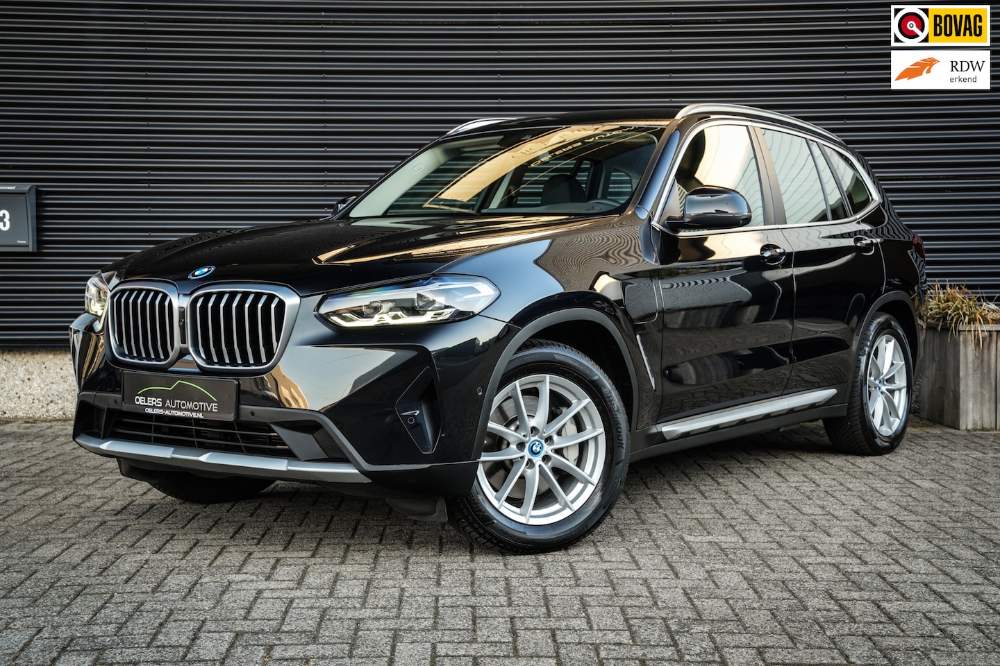 BMW X3 - XDrive30e Business Edition Plus | Clima | Cruise | Metalic | 360 camera | Leder | Mooi! | - AutoWereld.nl