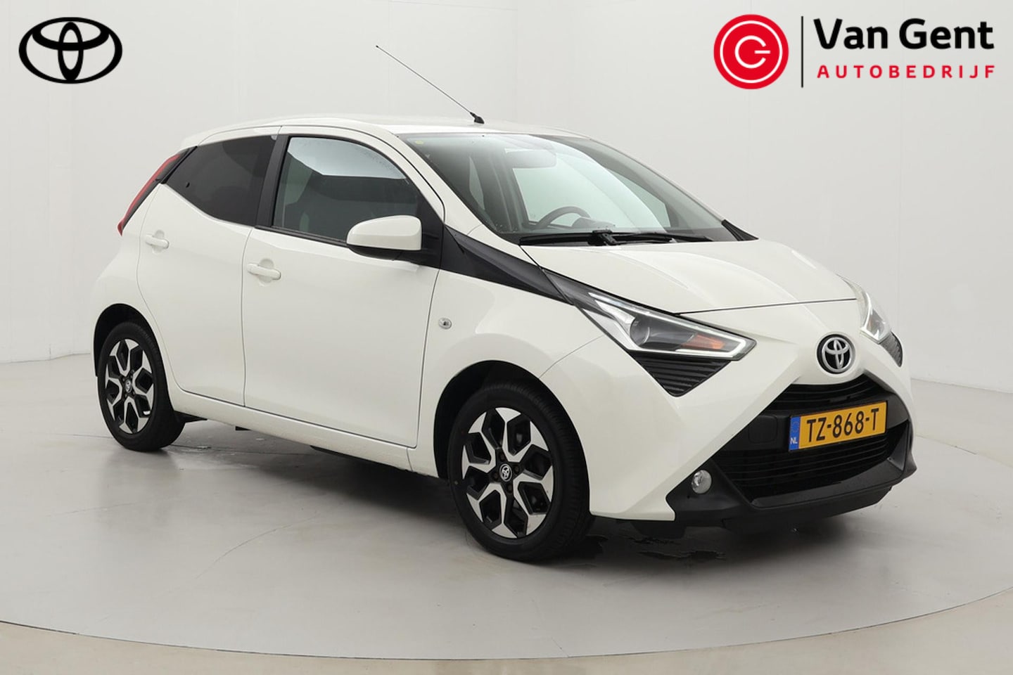 Toyota Aygo - 1.0 VVT-i x-joy | Apple Carplay / Android Auto | Clima | Camera | 15 inch | Bluetooth | Pr - AutoWereld.nl