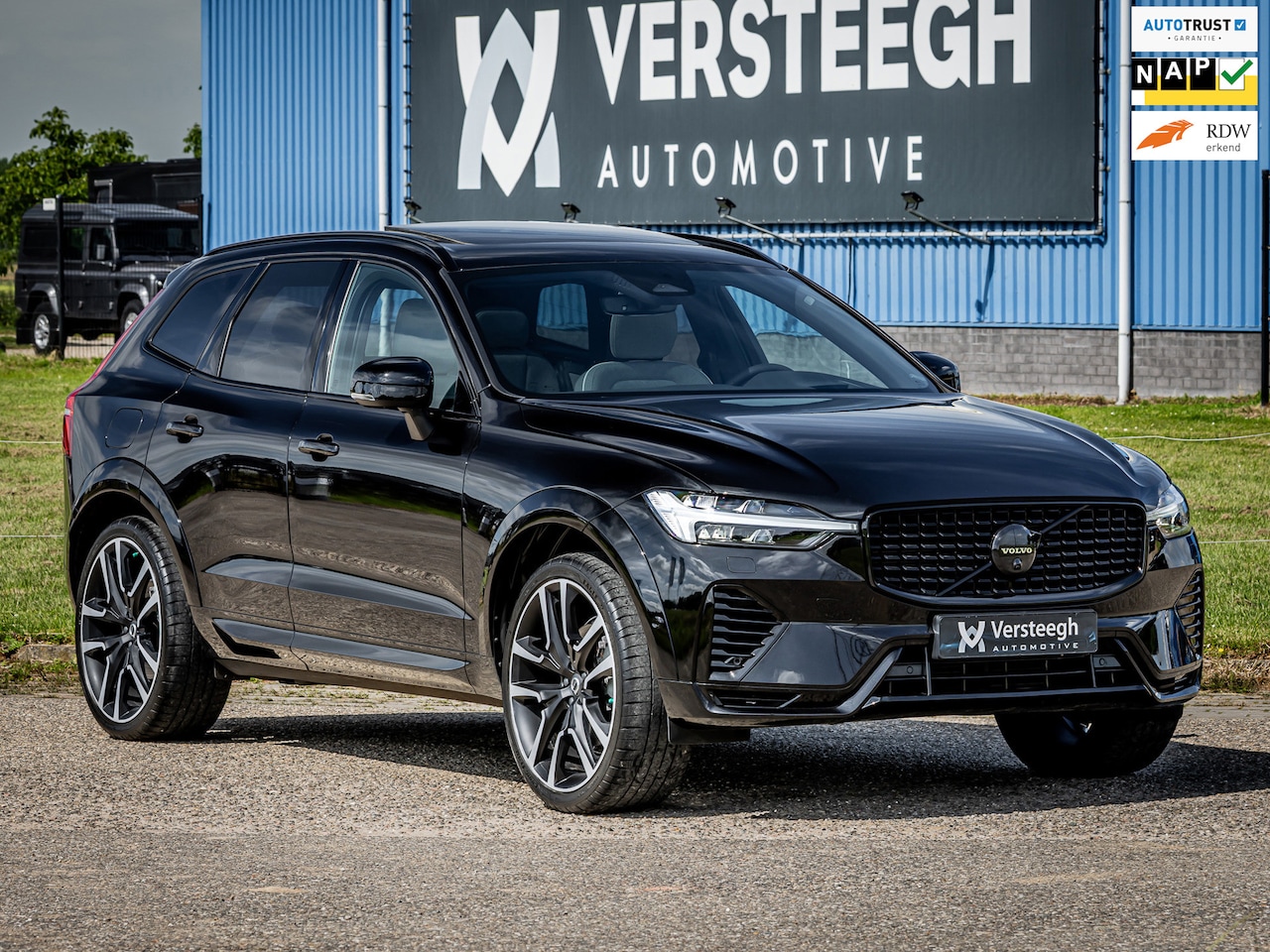 Volvo XC60 - 2.0 T8 Plug-in hybrid AWD Ultimate Dark R-Design|Panoramadak|360 camera - AutoWereld.nl