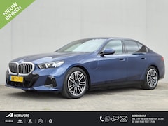 BMW 5-serie - 530e M Sport Edition / Fabrieksgarantie tot 06-2028 / NL'se auto / Trekhaak / 1800kg Trekg