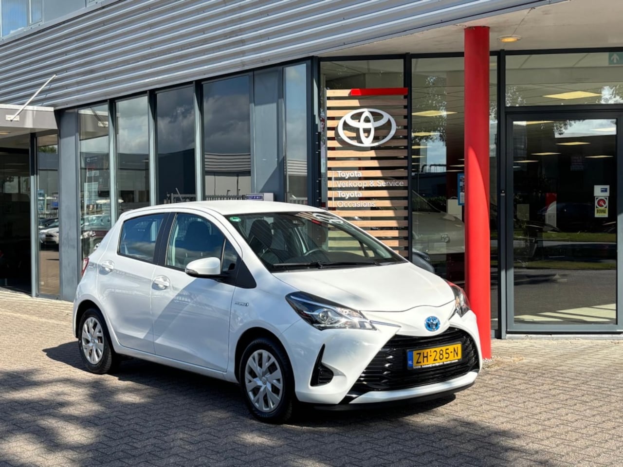 Toyota Yaris - 1.5 Hyb. Active | Automaat | Lage- km | Climate control | Achter - AutoWereld.nl