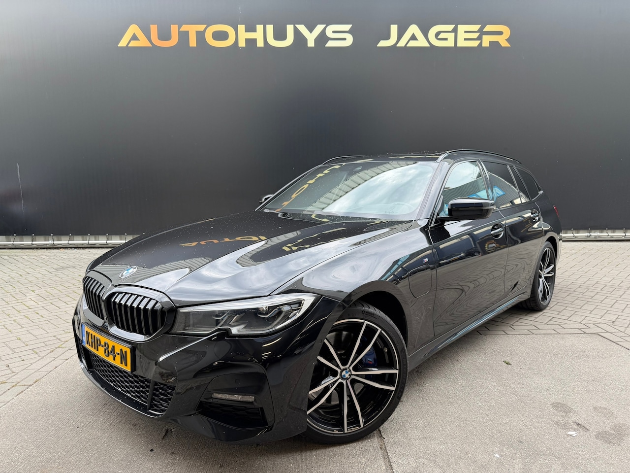 BMW 3-serie Touring - 330e High Executive - M Sport Pano Laser HUD Leder Carplay Memory Virtual - AutoWereld.nl