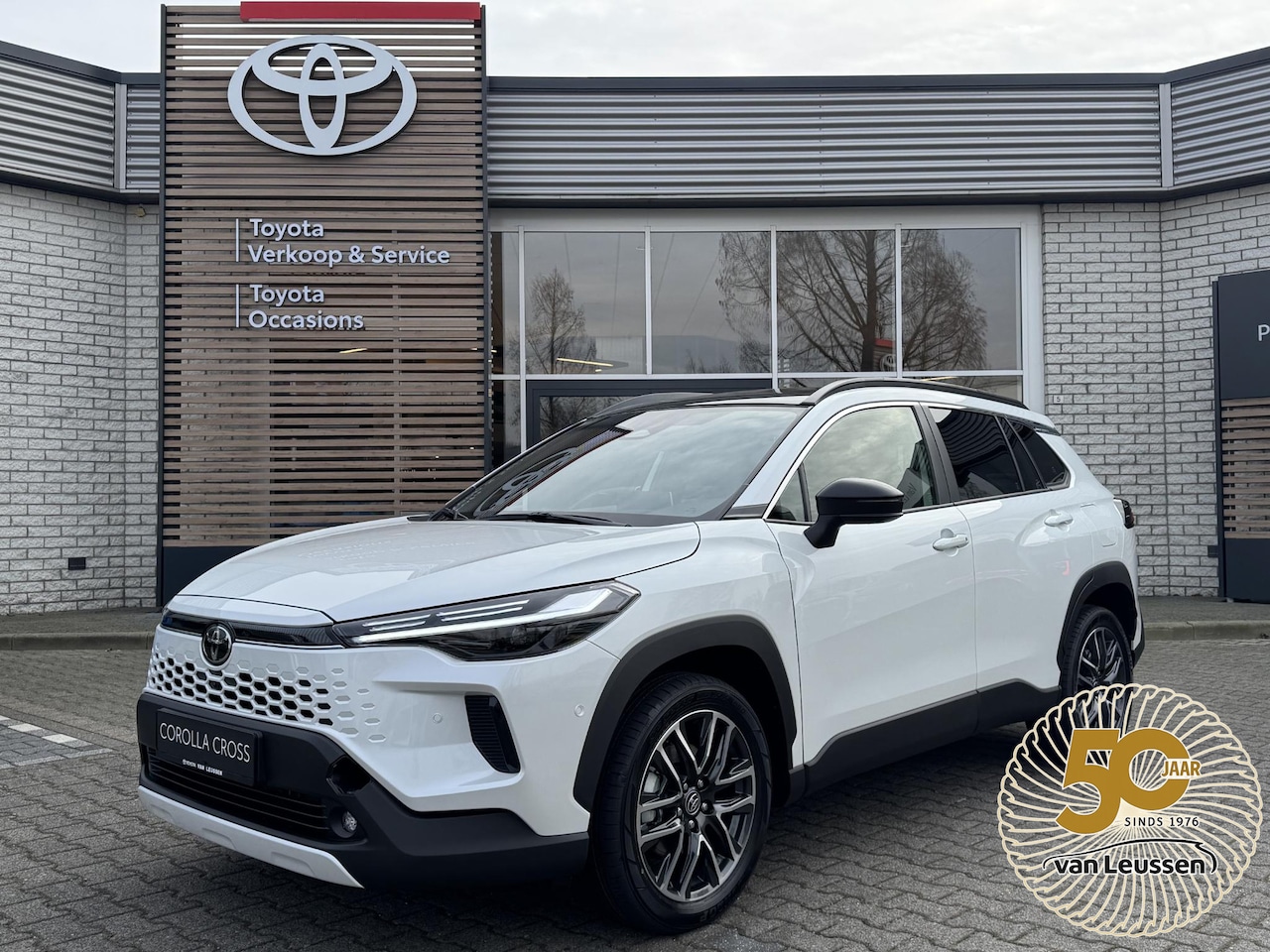 Toyota Corolla Cross - HYBRID 180 EXECUTIVE NIEUW & DIRECT LEVERBAAR!!! PANO-DAK PARK-SENSOREN BLIND-SPOT 360° CA - AutoWereld.nl