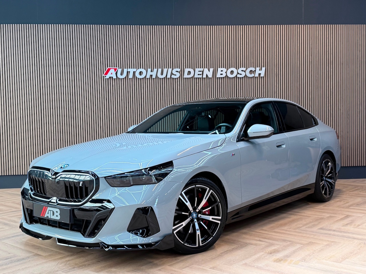 BMW i5 - EDrive40 84 kWh M Sport - Pano - 360 - H&K - Keyles - AutoWereld.nl
