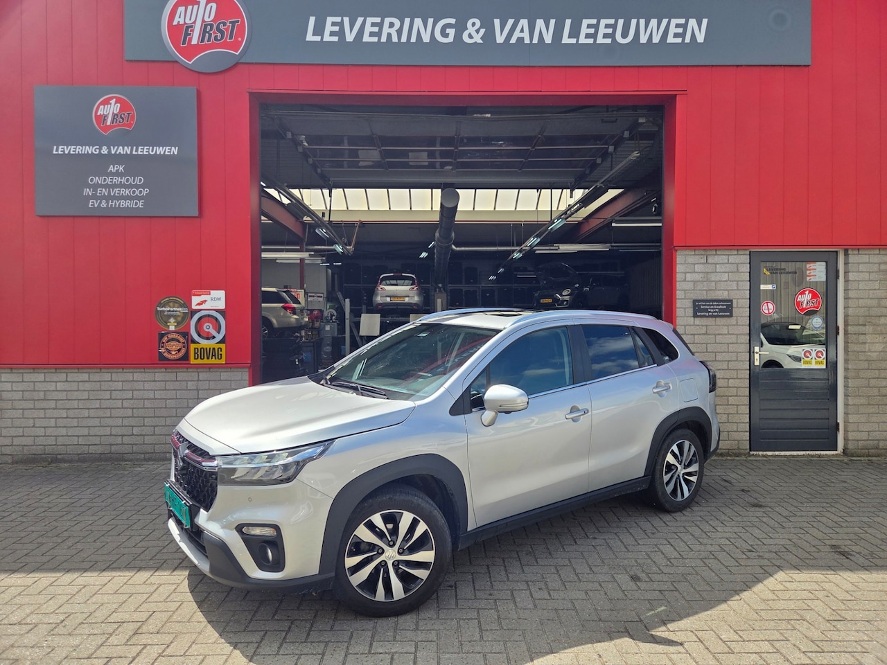Suzuki S-Cross - 1.4 Boosterjet Style Smart Hybrid/ Trekhaak/ Navigatie/ Parkeersensoren V+A/ Panorama dak/ - AutoWereld.nl