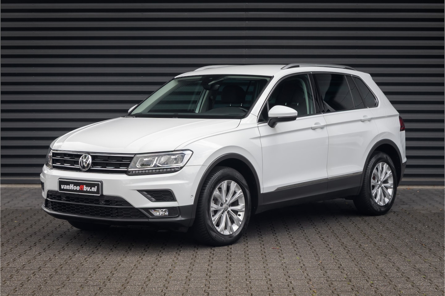 Volkswagen Tiguan - 1.5 TSI Comfortline DSG LED-Privacy-Camera - AutoWereld.nl