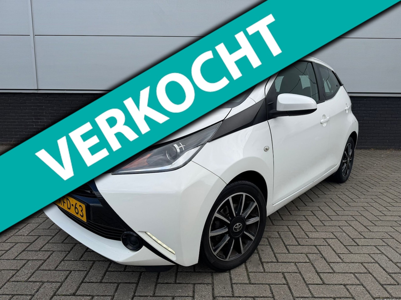 Toyota Aygo - 1.0 VVT-i x-play 5drs Airco - camera - usb - aux - Lm velgen - NAP - 1e eigenaar - AutoWereld.nl