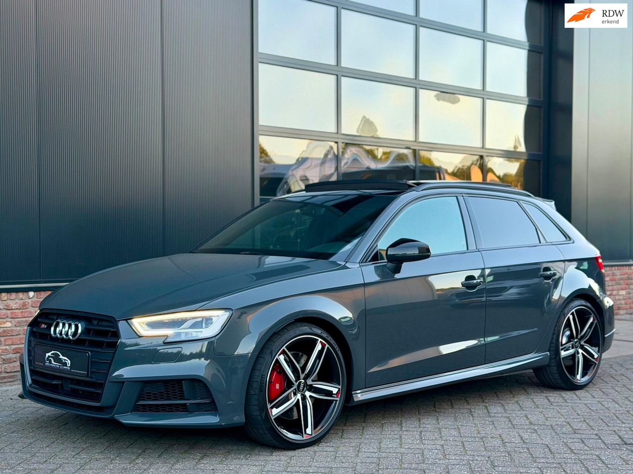 Audi A3 Sportback - 2.0 TFSI S3 quattro RSseats/Pano/Carplay/Led - AutoWereld.nl
