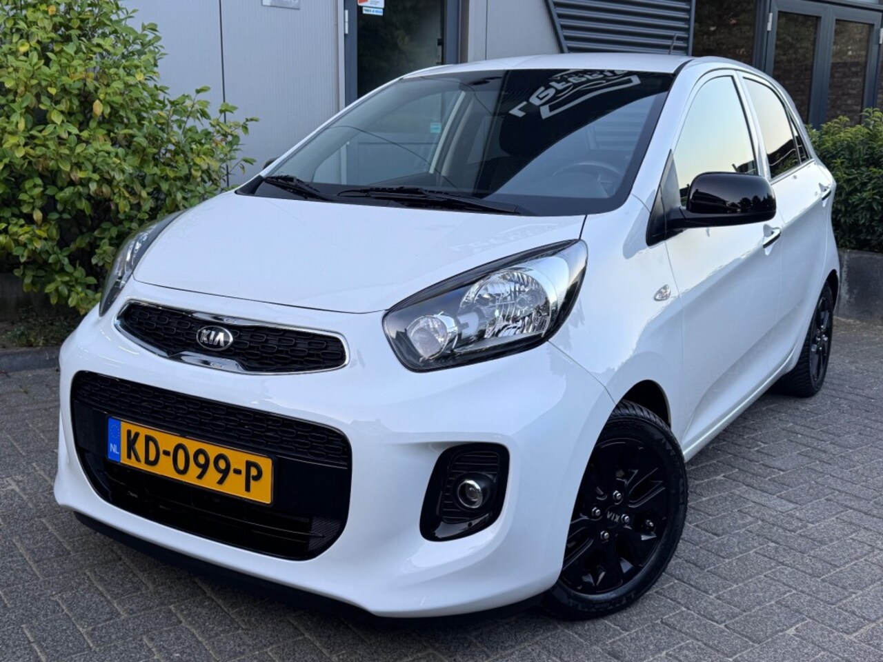 Kia Picanto - 1.0 CVVT ComfortPlusLine / navigatie / camera - AutoWereld.nl