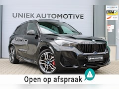 BMW X1 - XDRIVE 30e M SPORT PRO | PANO | TREKHAAK | HARMAN KARDON | HEAD UP | 360 CAMERA | 19"| CAR