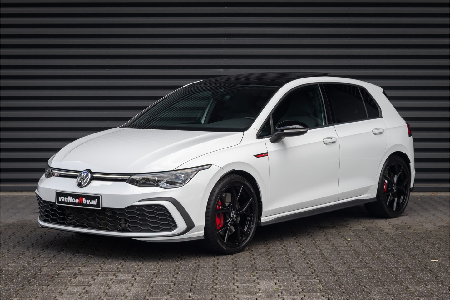 Volkswagen Golf - 2.0 TSI GTI Pano-H/K-IQLight - AutoWereld.nl
