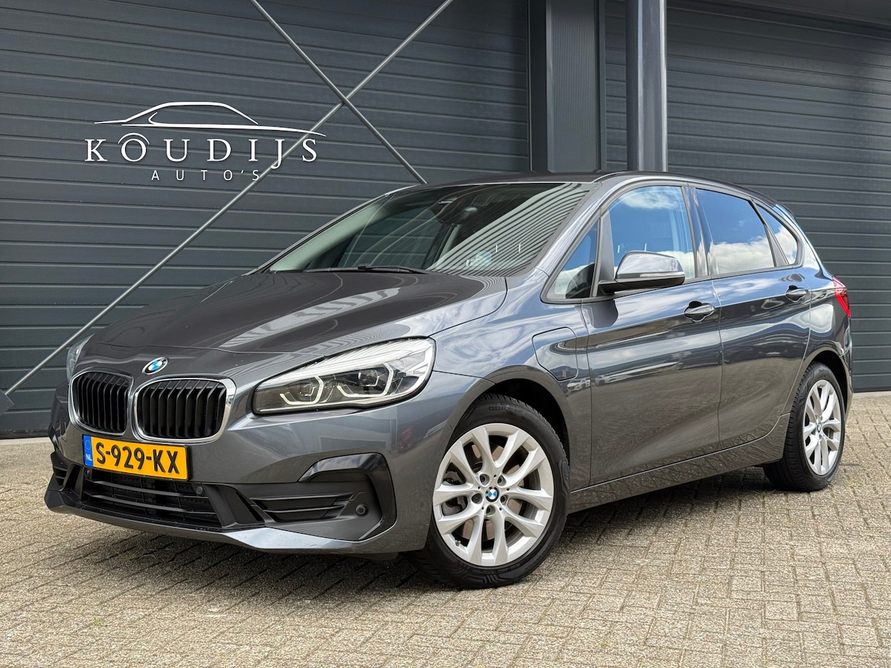 BMW 2-serie Active Tourer - 225xe iPerformance High Executive 225xe iPerformance High Executive, Leder, Head-up, Stoelverw., Camera - AutoWereld.nl