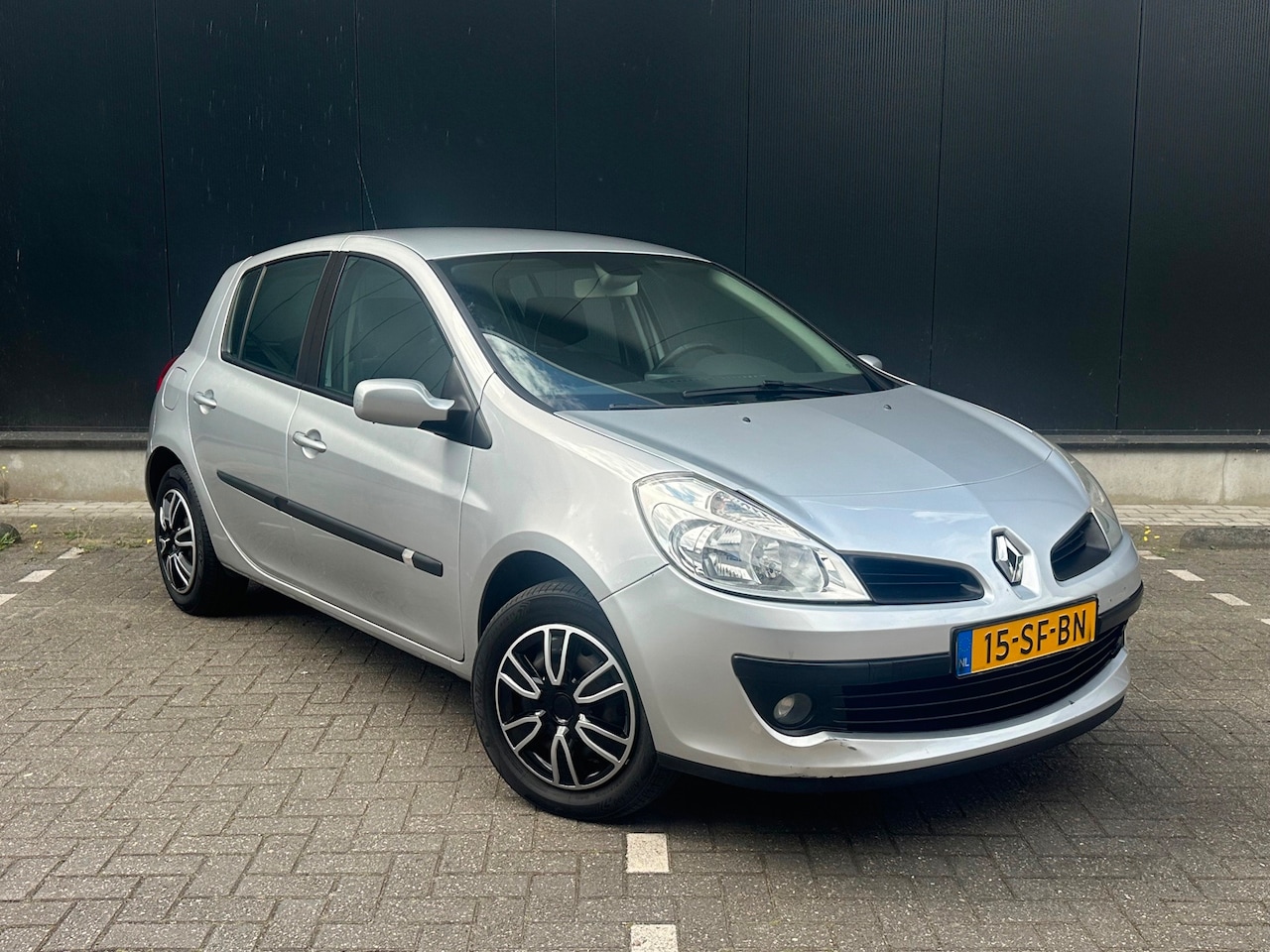 Renault Clio - 1.6-16V Dynamique Luxe*Aut.*Apk 29.06.27* N.A.P - AutoWereld.nl