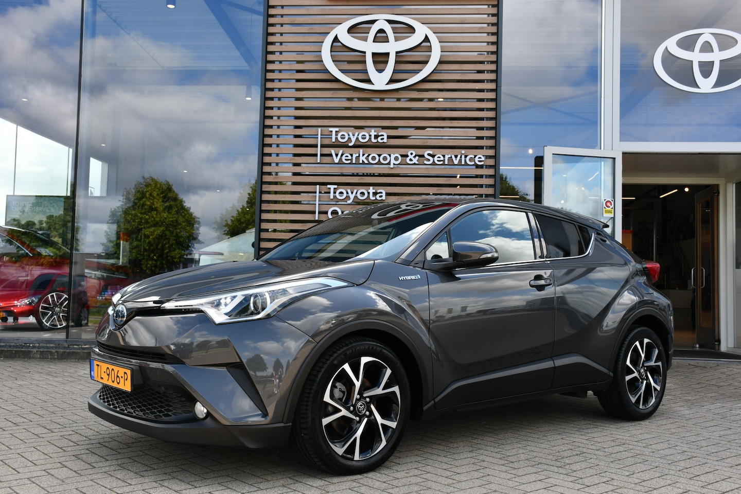 Toyota C-HR - 1.8 Hybrid Dynamic Automaat 122pk | Cruise control adaptief | Autonomous Emergency Braking - AutoWereld.nl