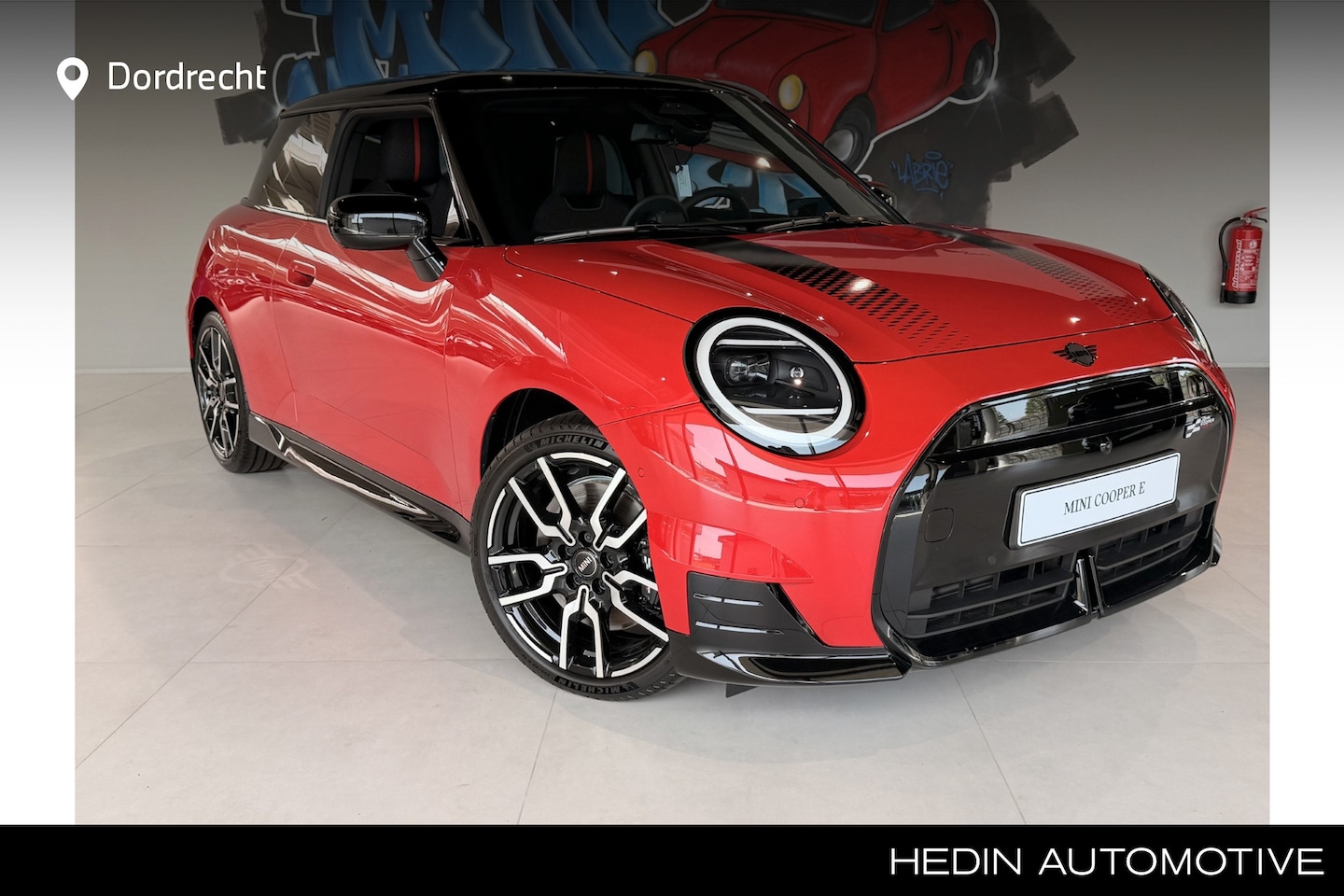 MINI Electric - Cooper SE John Cooper Works 54.2 kWh Pakket L | 360 graden camera | Panoramadak | Inklapba - AutoWereld.nl