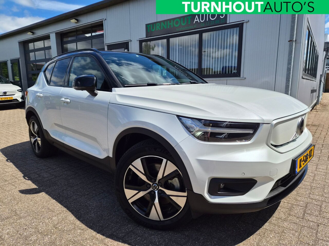 Volvo XC40 - Recharge P8 AWD R-Design ( SOH 94% ) Pano | Harman Kardon - AutoWereld.nl