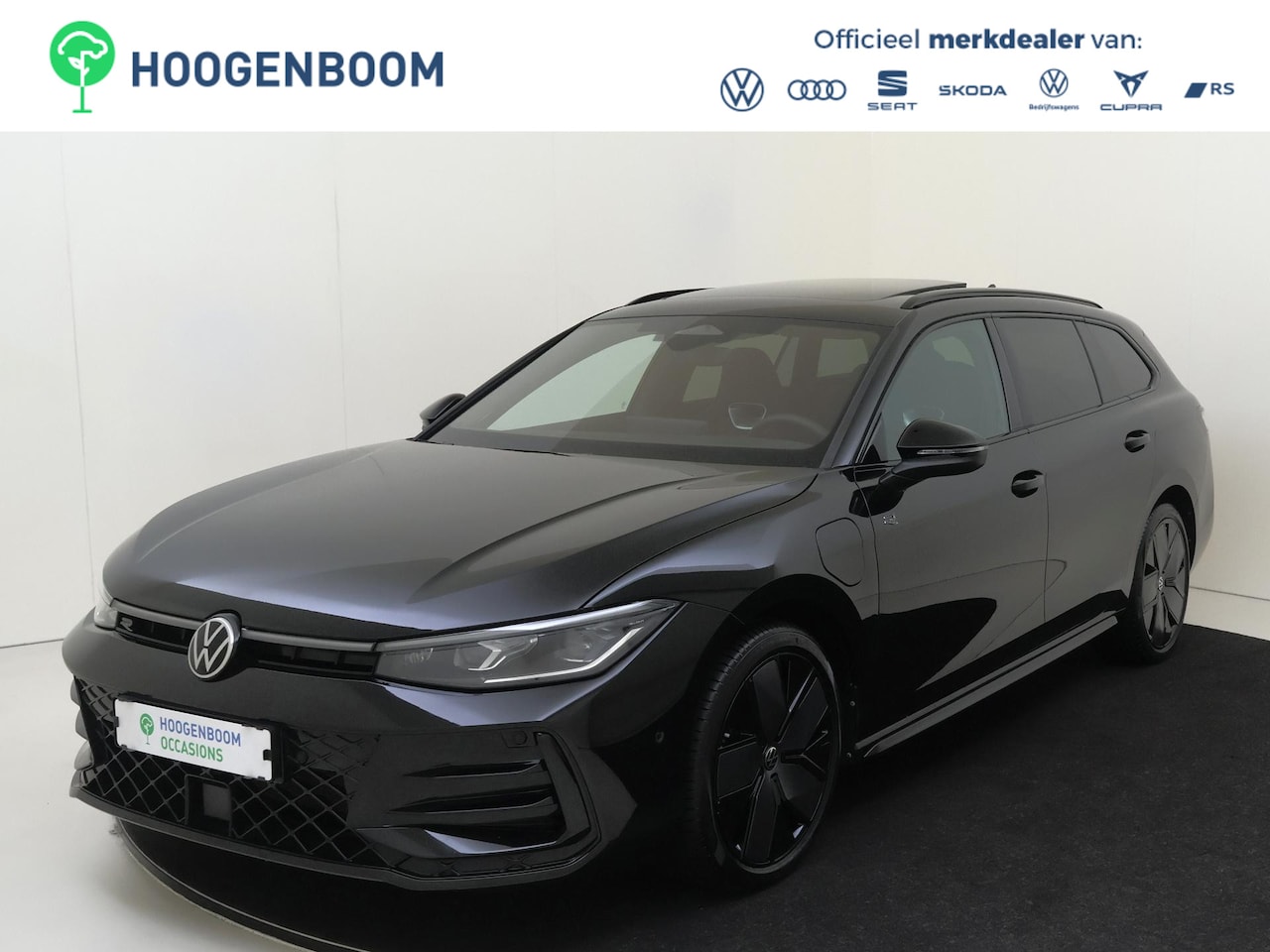 Volkswagen Passat Variant - 1.5 eHybrid R-Line Edition | SoH 100% | Panoramadak | Trekhaak | Black Style | Head-up dis - AutoWereld.nl