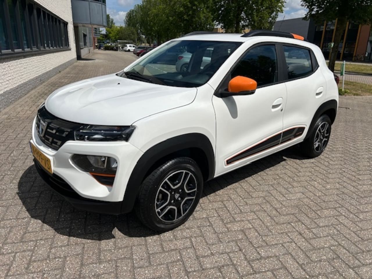 Dacia Spring - Comfort+ CARPLAY NAVI CAMERA DEALER NAP! - AutoWereld.nl