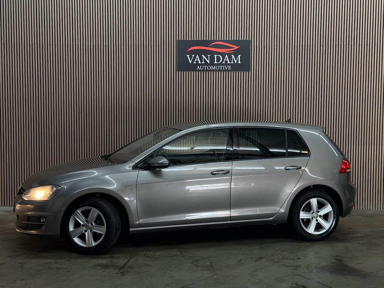 Volkswagen Golf - 1.2 TSI Highline 2013 PARKASS. STOELVERWARM. CRUISE - AutoWereld.nl