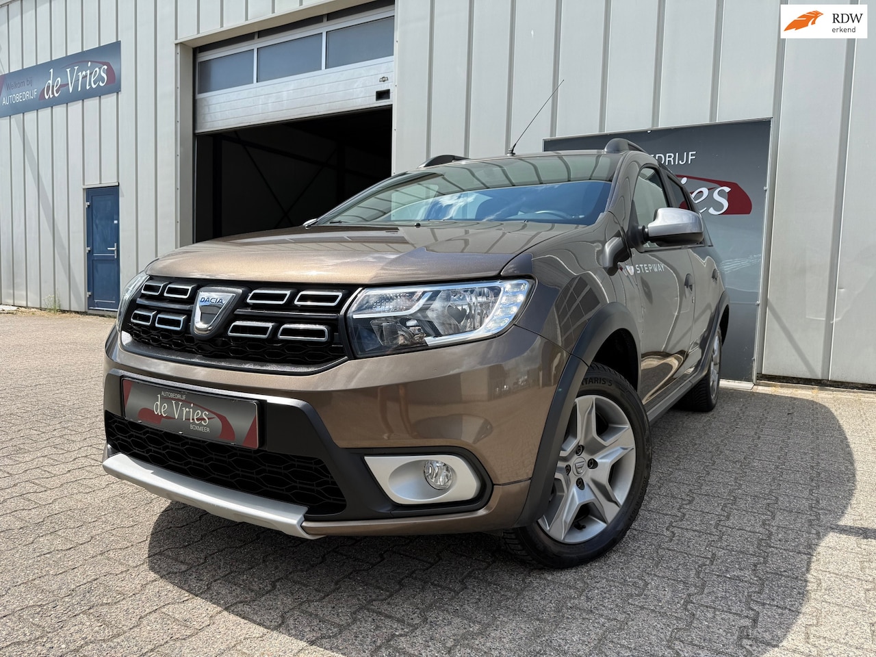 Dacia Logan MCV - 0.9 TCe Stepway / Airco / Navi / Bleutooth / Achteruitrij Camera / Cruise Control / - AutoWereld.nl
