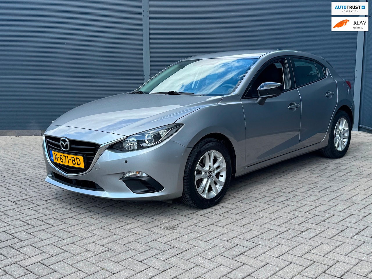Mazda 3 - 1.5 S facelift / Pdc - AutoWereld.nl