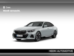 BMW 5-serie - 530e M Sport Pro Edition M Sport Pro | Panoramadak | Trekhaak | Innovation Pack | Travel P