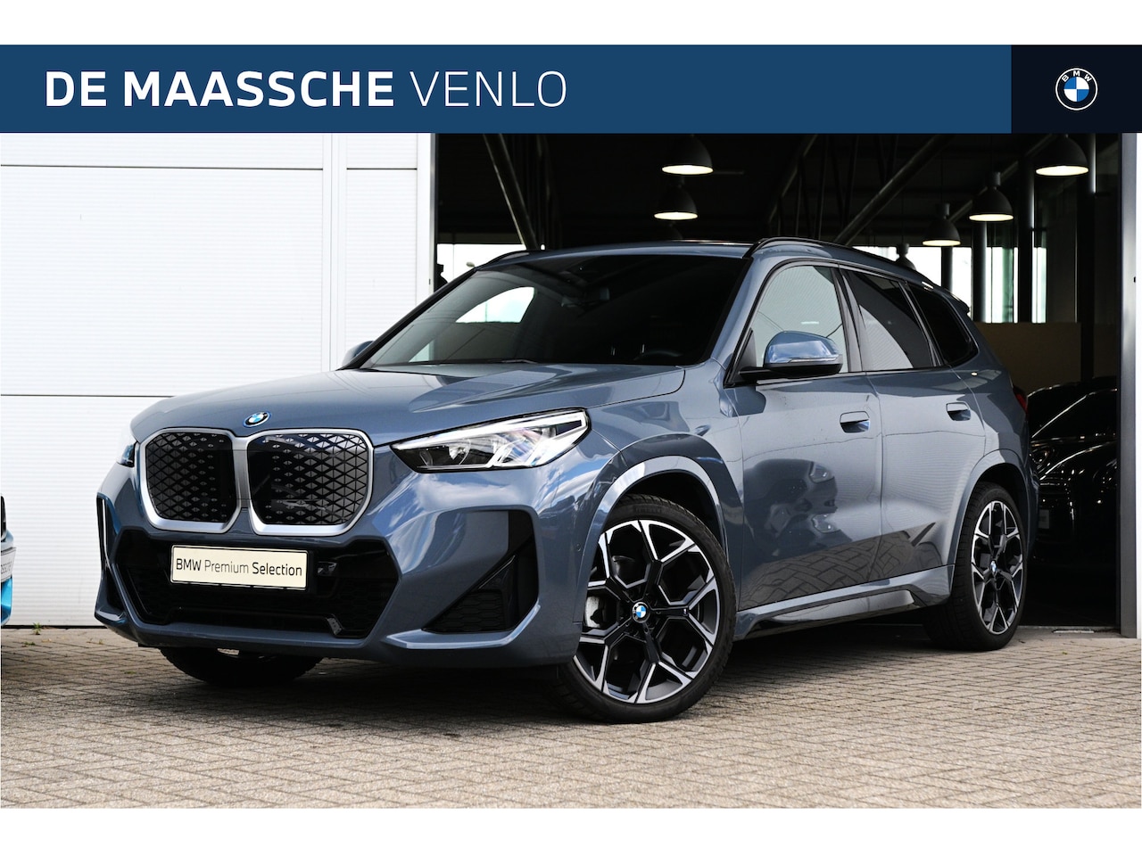 BMW iX1 - eDrive20 M Sport / Sportstoelen / Achteruitrijcamera / Stoelverwarming / Getint glas / PDC - AutoWereld.nl