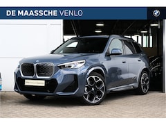 BMW iX1 - eDrive20 M Sport / Sportstoelen / Achteruitrijcamera / Stoelverwarming / Getint glas / PDC
