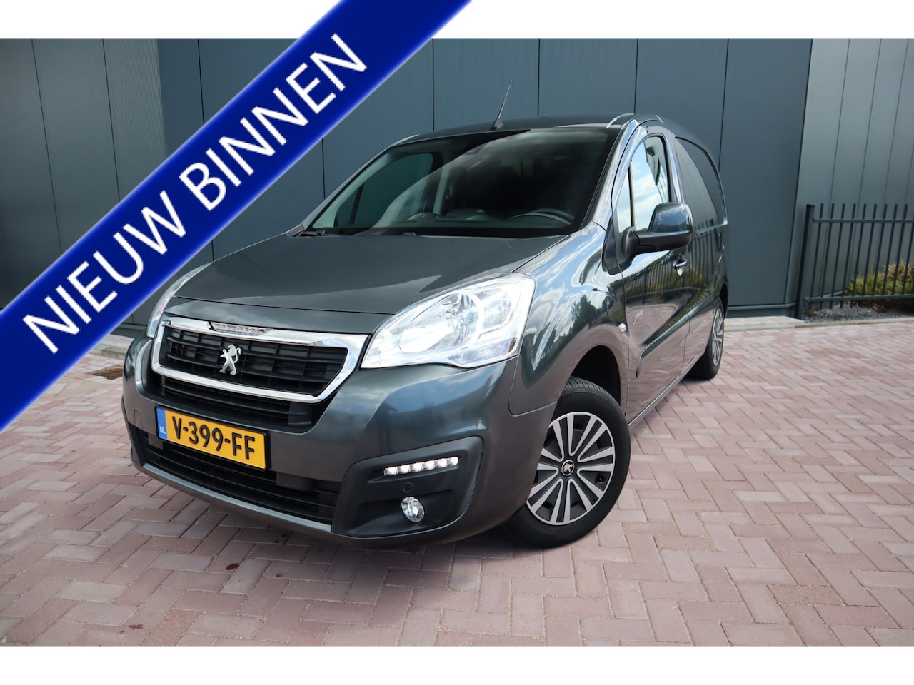 Peugeot Partner - 120 1.6 BlueHDi 75 L1 Première Airco Navigatie Camera Pdc  Rechter schuifdeur - AutoWereld.nl