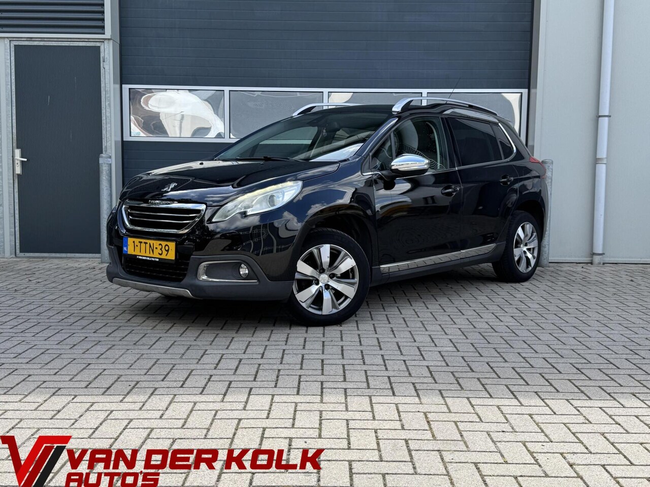 Peugeot 2008 - 1.2 VTi Allure Pack Premium Plus | Panorama | Half leder | Navigatie | Cruise | Climate | - AutoWereld.nl
