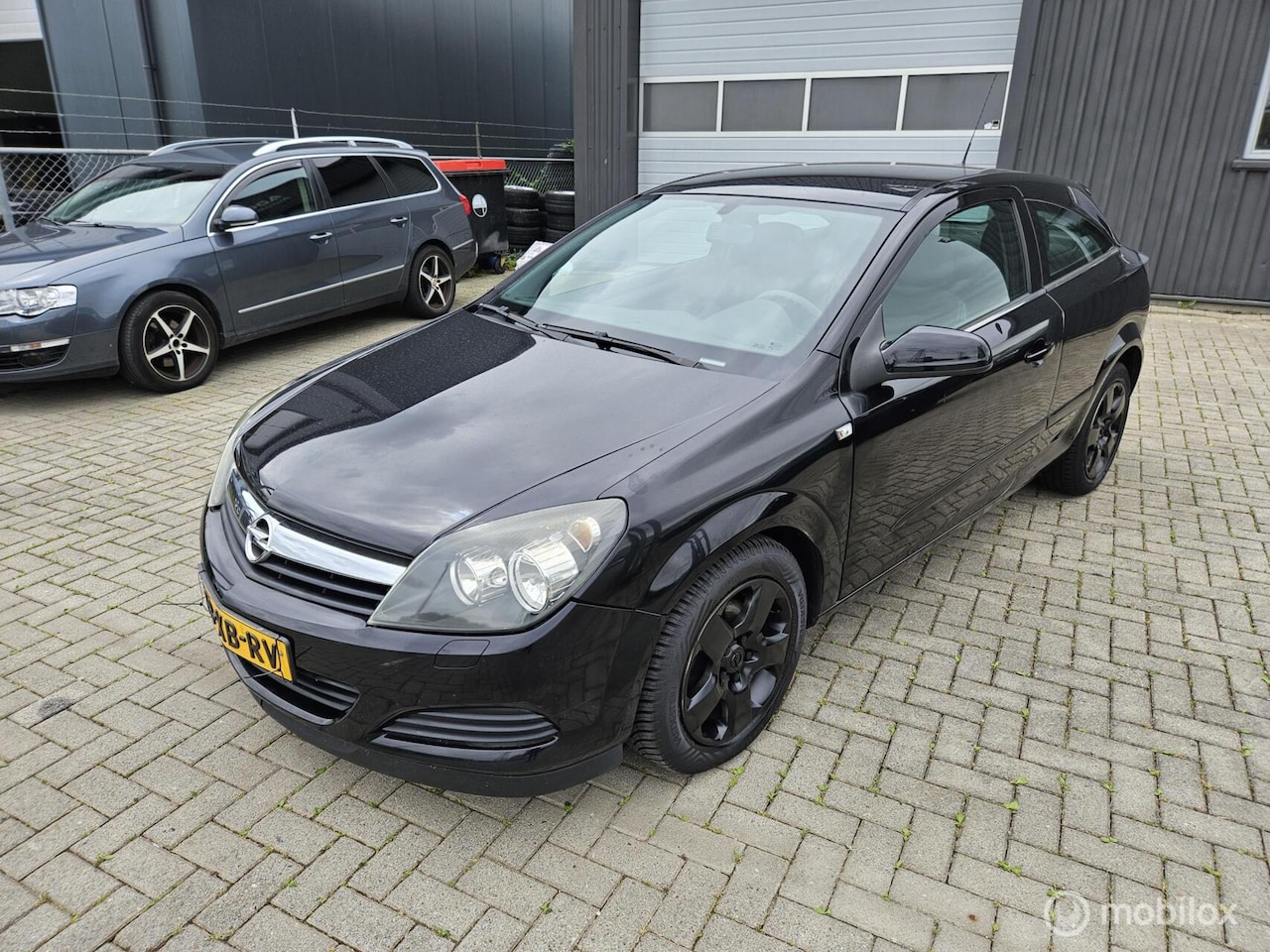 Opel Astra GTC - 1.6 Executive AIRCO/CRUISE NIEUWE APK - AutoWereld.nl