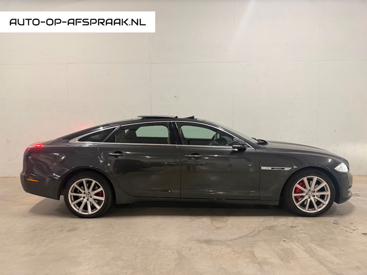 Jaguar XJ - 3.0 V6D Portfolio LWB Pano Leer Navi Camera Dak - AutoWereld.nl