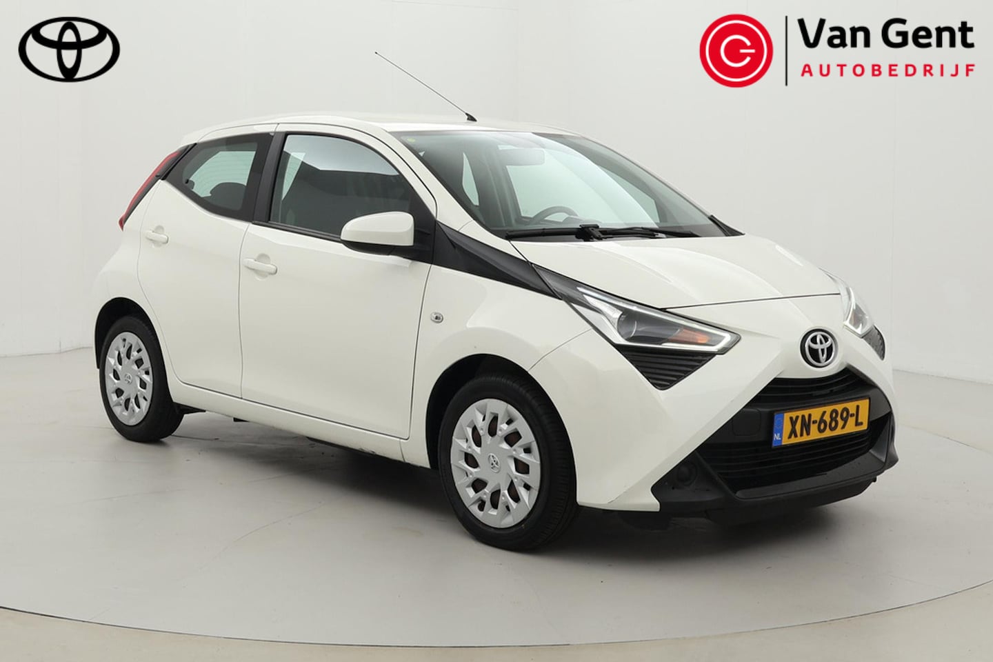 Toyota Aygo - 1.0 VVT-i x-play | Navigatie | Airco | Camera | Bluetooth - AutoWereld.nl