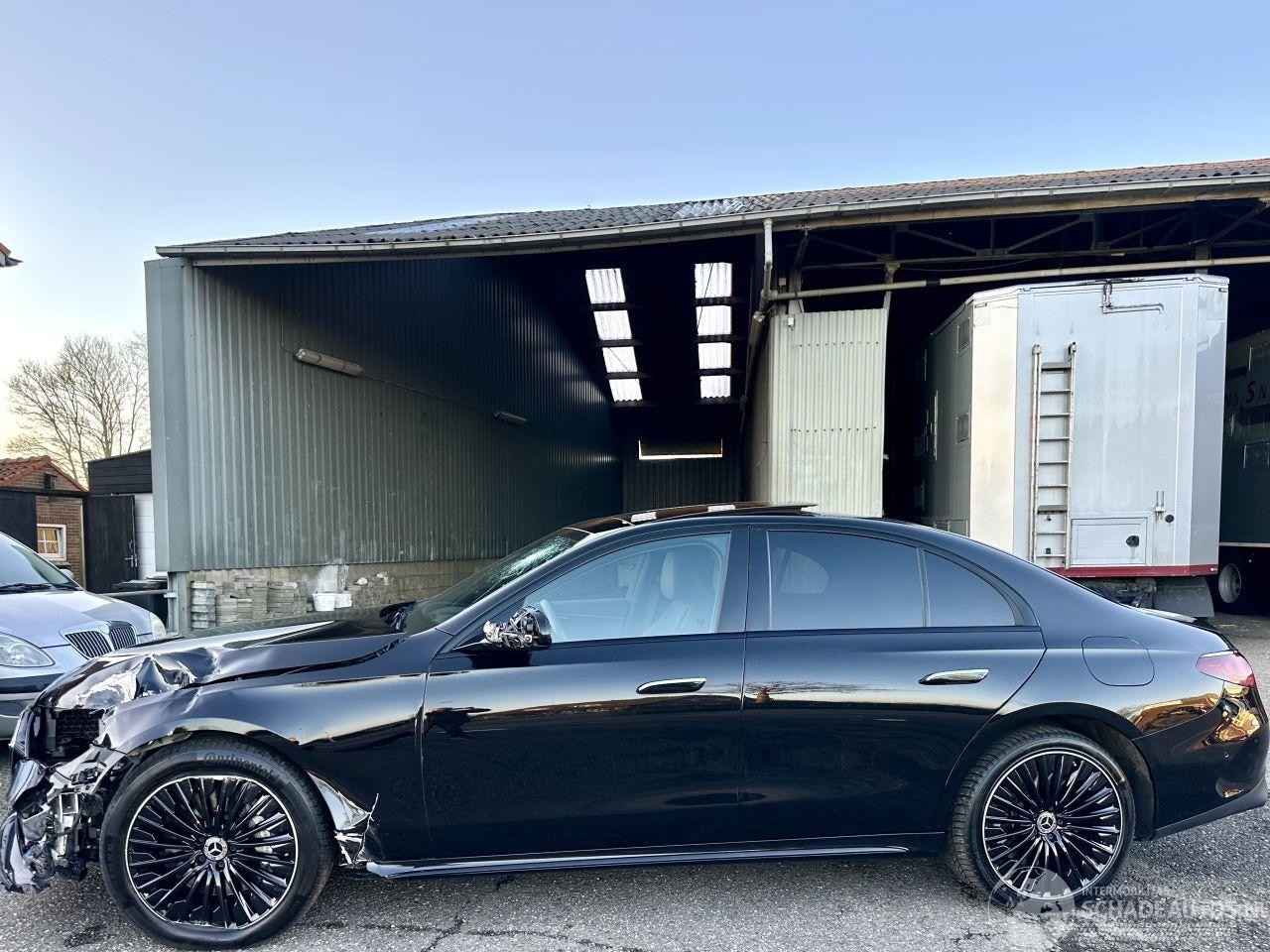 Mercedes-Benz E-klasse - 300e Hybrid 268pk aut + f1 AMG-Line - pano - sfeerverl - memory l+r - front + line + side - AutoWereld.nl