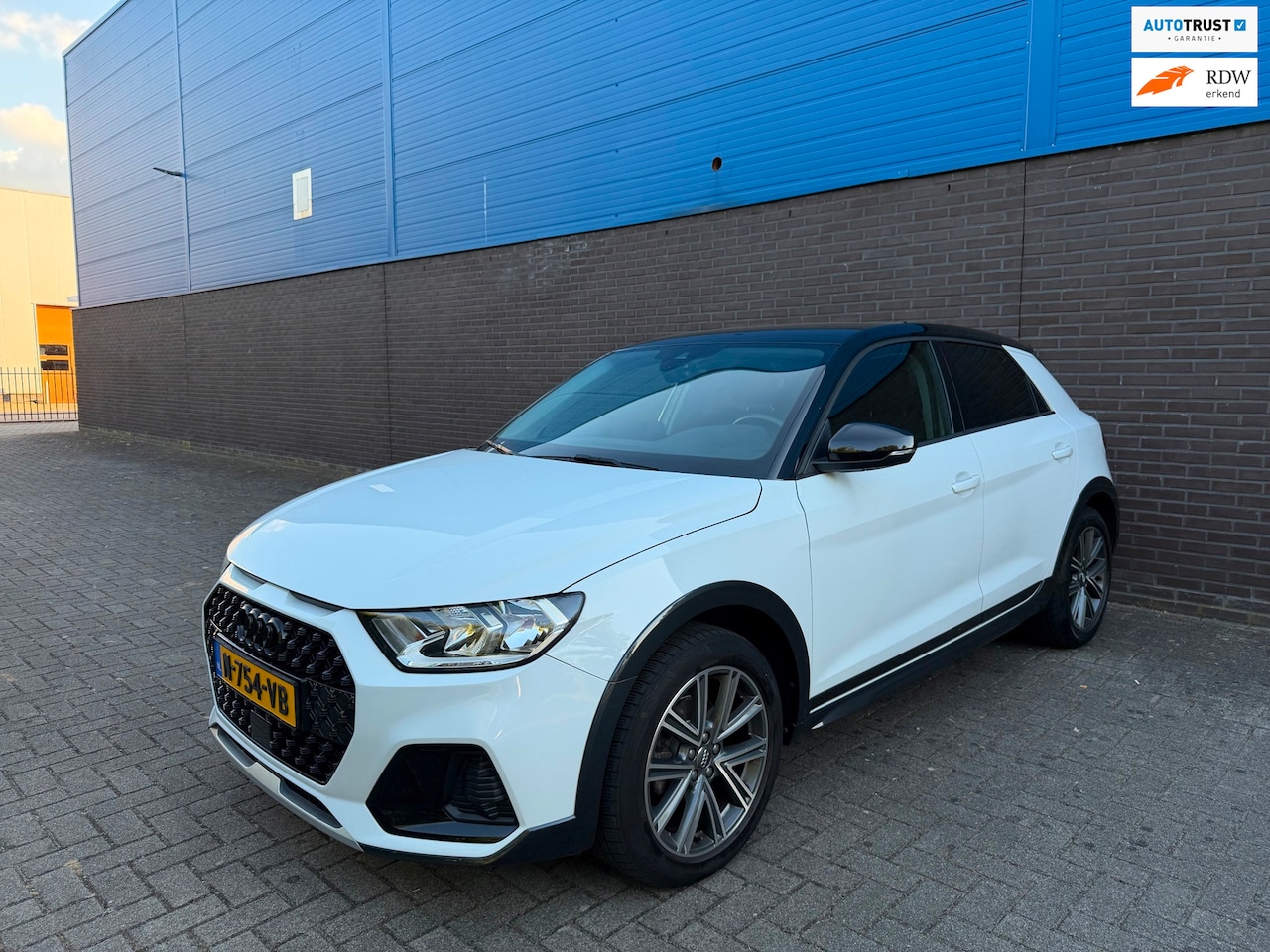 Audi A1 citycarver - 30 TFSI epic Citycarver | Lane Assist | LED | Parkeersensoren | 17” LM Velgen | Sportstuur - AutoWereld.nl